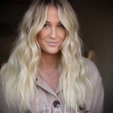 Visitez notre salon de coiffure à Bern pour des mèches blondes parfaites, un balayage élégant, et la technique avancée d'Air Touch Balayage